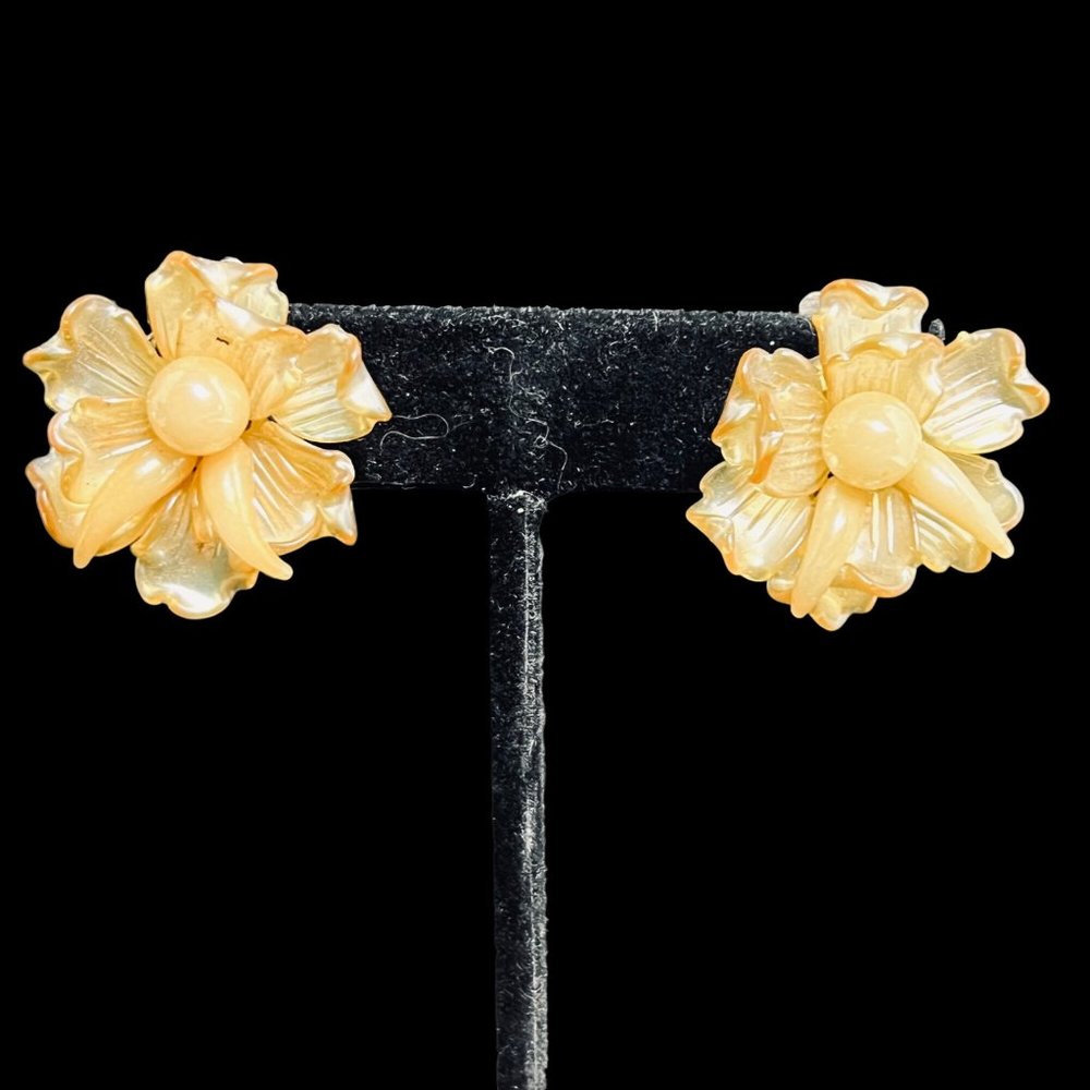 Vintage Flower Clip On Earrings (4822)